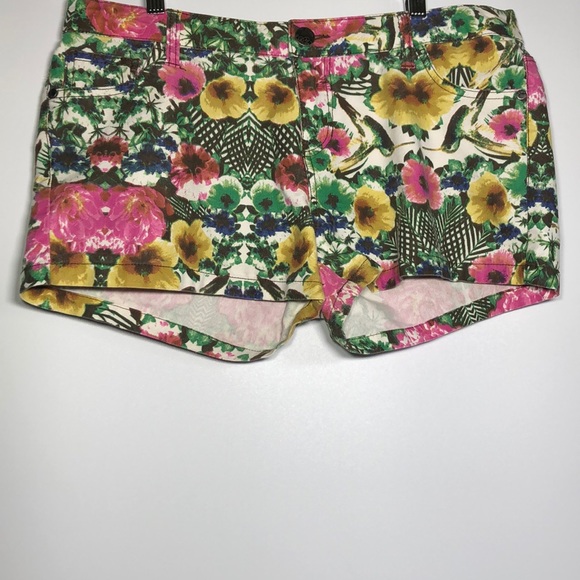 NWOT Floral  Islandia shorts 4 pockets Junior sz13 - Picture 1 of 4